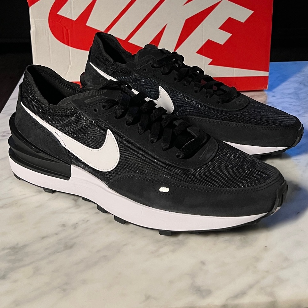 Nike Women’s Waffle One Size 11 Black White